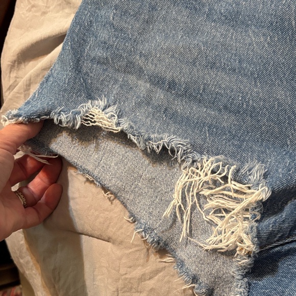2/$10
Levi’s jeans shorts distressed High Rise 501  EUC button fly size 28 - Picture 2 of 11